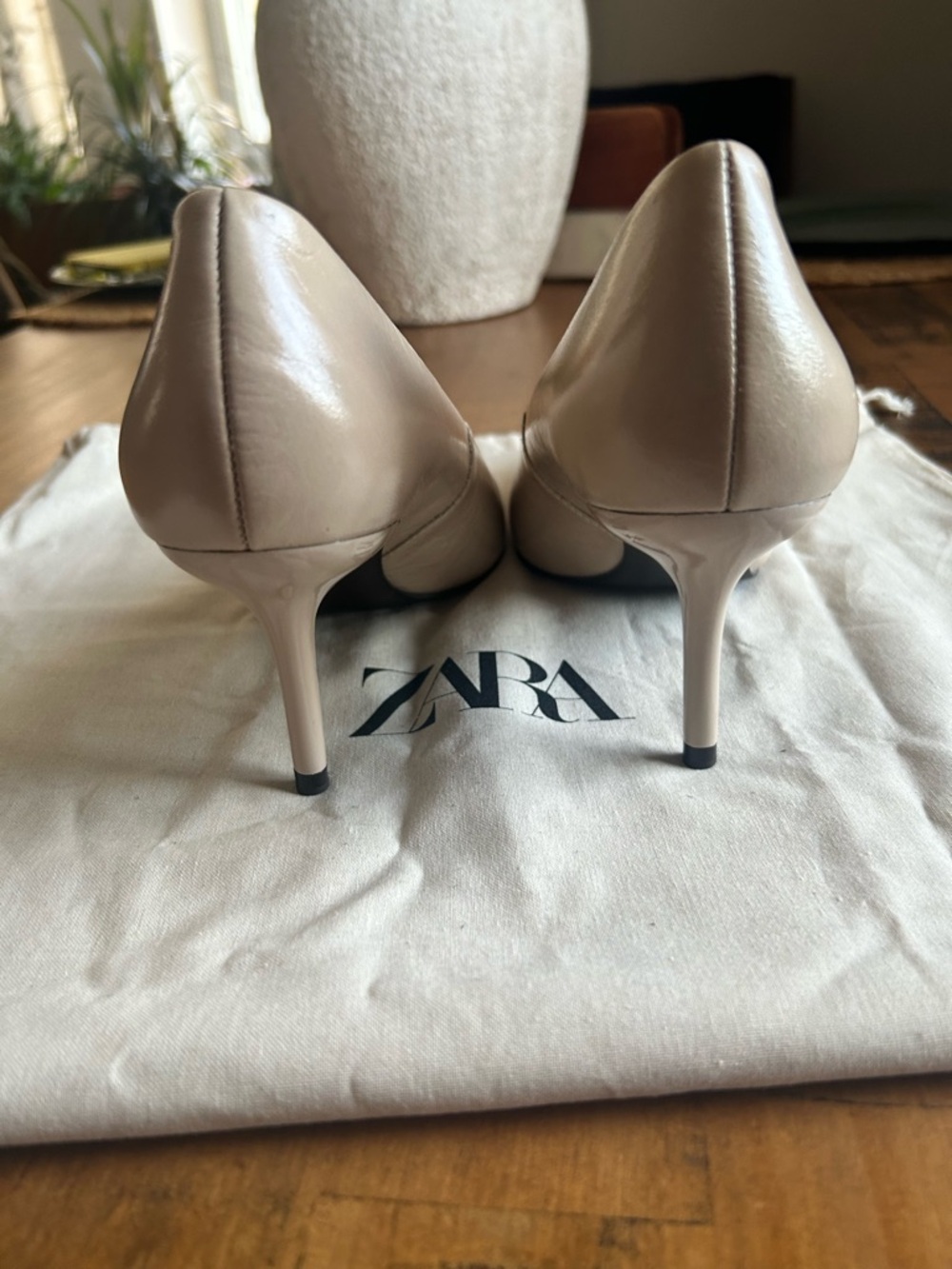 ZARA Women's leather Pointed Toe Pumps in Pale Beige - Picture 4 of 8